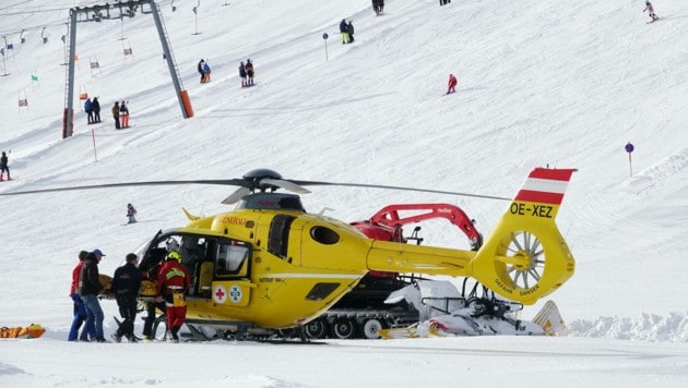 Rettungseinsatz nach einem Wintersportunfall am Hintertuxer Gletscher. (Bild: zoom.tirol)