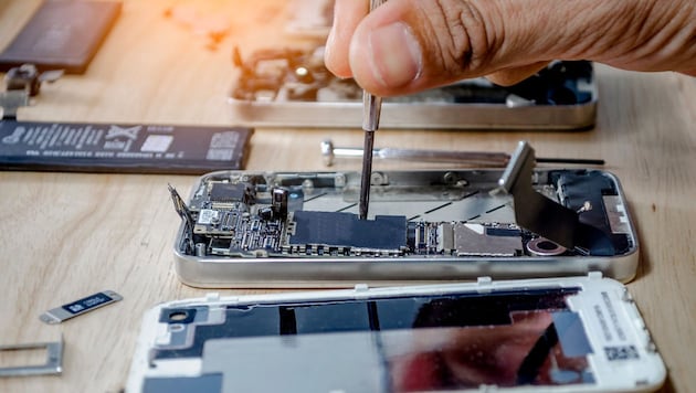 Durch die Reparatur von Geräten der Unterhaltungselektronik könnten US-Verbraucher pro Jahr etwa 50 Milliarden Dollar sparen. (Bild: stock.adobe.com)