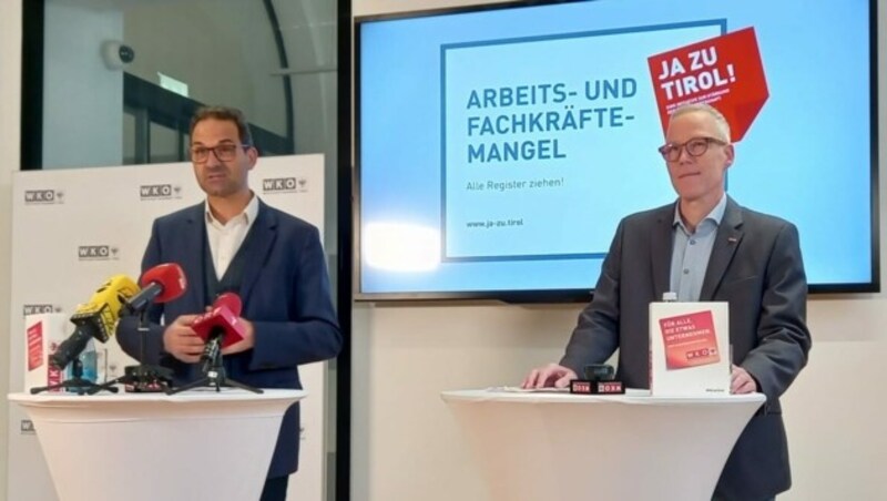 Tirols WK-Präsident Christoph Walser (li.) und Bernhard Achatz, Leiter der Abteilung Arbeits- und Sozialrecht in der WK Tirol. (Bild: Manuel Schwaiger)