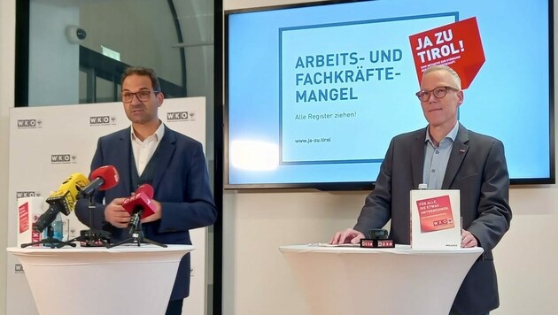 Tirols WK-Präsident Christoph Walser (li.) und Bernhard Achatz, Leiter der Abteilung Arbeits- und Sozialrecht in der WK Tirol. (Bild: Manuel Schwaiger)