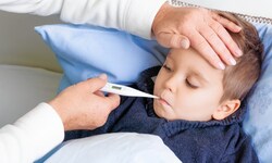 Hohes Fieber, starker Husten - bis hin zur Atemnot: Das RS-Virus greift derzeit in der ...