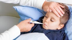 Hohes Fieber, starker Husten - bis hin zur Atemnot: Das RS-Virus greift derzeit in der ...