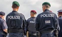 Polizisten im Dienst: Im Winter soll auf Aufzugfahren verzichtet werden.