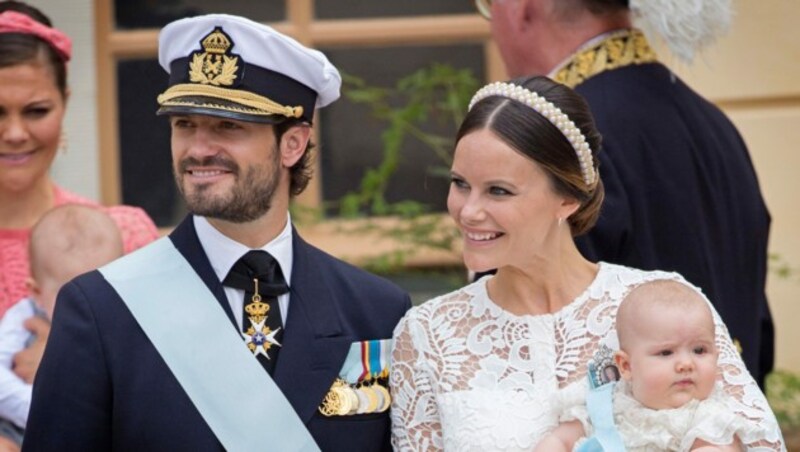 Carl Philip und Sofia bei der Taufe ihres Sohnes Alexander (Bild: www.PPS.at)