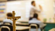 Religion sollte in einem säkularen Staat wie Österreich keine Rolle spielen. In der Schule aber schon. (Bild: pelenguino.com)