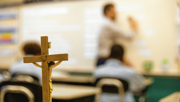 Religion sollte in einem säkularen Staat wie Österreich keine Rolle spielen. In der Schule aber schon. (Bild: pelenguino.com)