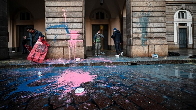 Die Aktion fand an keinem zufälligen Tag statt - am heutigen Mittwoch startet die neue Spielzeit der Scala. (Bild: AFP/Piero CRUCIATTI)