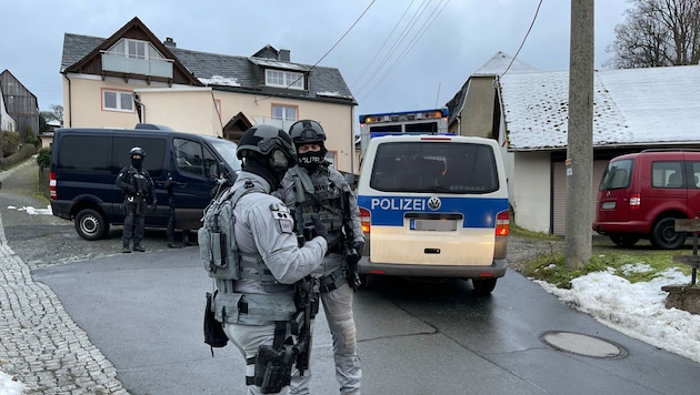 Die deutsche Polizei führte eine Großrazzia gegen Staatsverweigerer durch, auch in Österreich gab es Festnahmen. (Bild: APA/AFP/NEWS5/Fricke)
