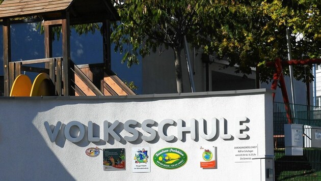 Ein Siebenjähriger wurde vor der Volksschule in Forchtenstein unsittlich berührt. (Bild: Huber Patrick)