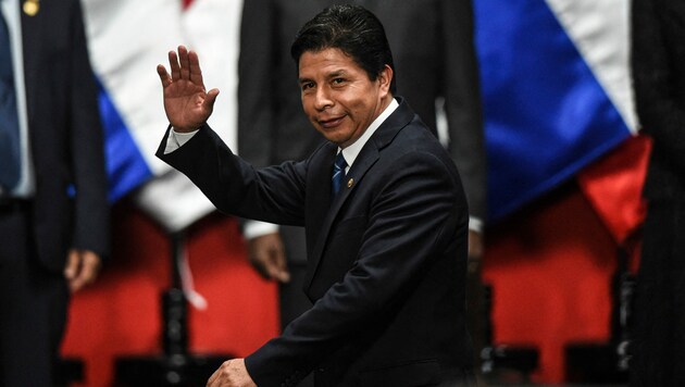 Perus Präsident Pedro Castillo (Bild: APA/AFP/Ernesto BENAVIDES)