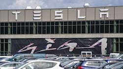 Der Haupteingang zur Fabrik der Tesla Gigafactory Berlin Brandenburg (Bild: APA/dpa/Patrick Pleul)