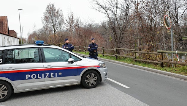 Das Gebiet um den Bombenfundort wurde großflächig abgeriegelt. (Bild: Christian Jauschowetz)