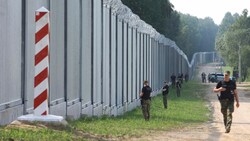 Grenzbeamte an der EU-Außengrenze (Bild: Associated Press)