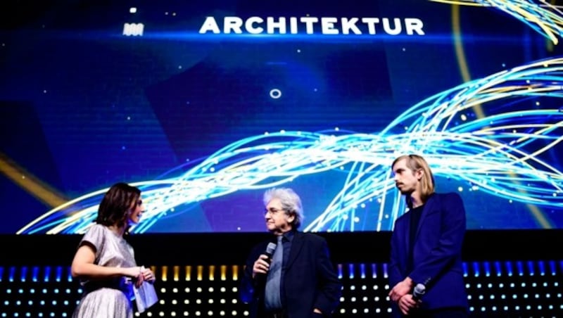 Moderatorin Caroline Ertl im Gespräch mit den Architekten (Bild: Imre Antal)