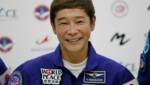 Der japanische Mode-Milliardär Yusaku Maezawa nimmt für seine geplante Weltraumreise um den Mond herum acht Künstler mit an Bord der SpaceX- Raumfähre. (Bild: Shamil Zhumatov/Pool via AP)