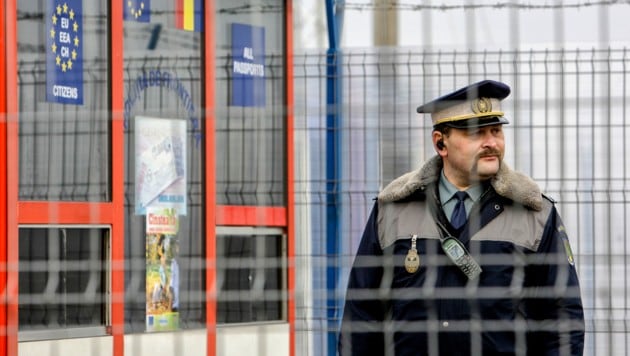 Un oficial de la policía fronteriza rumana (imagen de icono) (Imagen: AP)