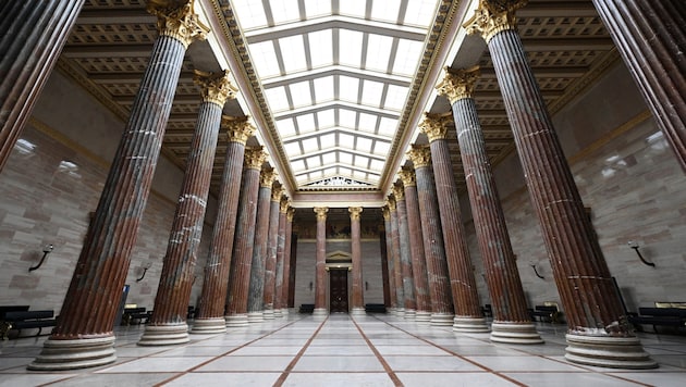 Die Demokratie und ihre Institutionen - im Bild die Säulenhalle im Parlament - müssen viel aushalten. (Bild: APA/Hans Klaus Techt)