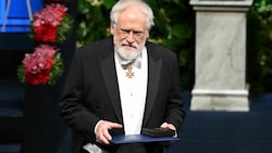 Anton Zeilinger wurde in Stockholm mit dem Nobelpreis für Physik ausgezeichnet. (Bild: APA/AFP/JONATHAN NACKSTRAND)