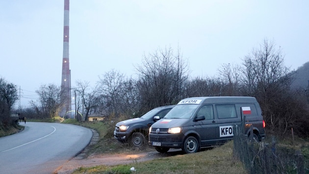 Soldatinnen und Soldaten der Friedensmission KFQR im Nordkosovo (Bild: AP)