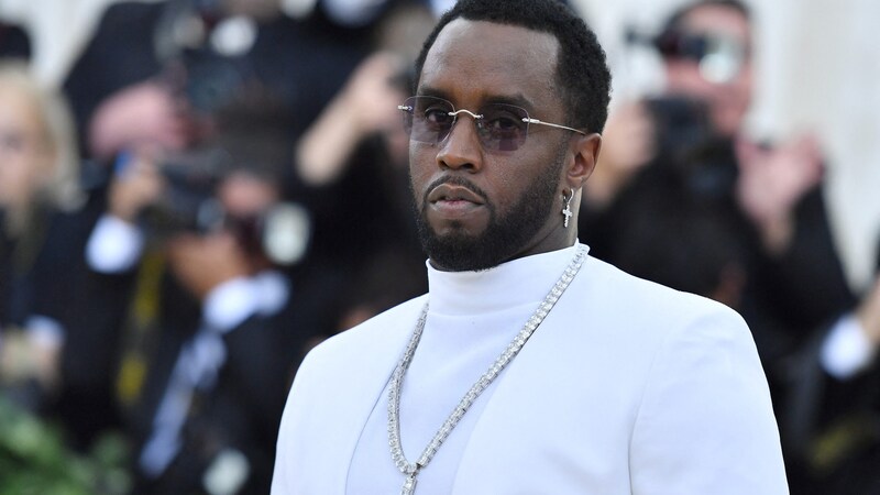 Gegen  den US-Rapper P. Diddy liegen schwere Vorwürfe vor. Nun sollen seine Immobilien durchsucht worden sein.  (Bild: APA/AFP/ANGELA WEISS)