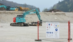 Ein Foto vom April heuer: 190.000 m2 wurden planiert und fast 1 Million Kubikmeter Schotter entnommen. (Bild: Wolfgang Spitzbart)