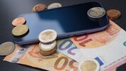 Vor allem bei Handyverträgen können versteckte Nebenkosten und Einmalgebühren den Preis schnell ...