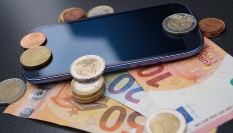 Mobilfunkkunden winken Rückzahlungen. (Bild: stock.adobe.com/Steidi - stock.adobe.com)