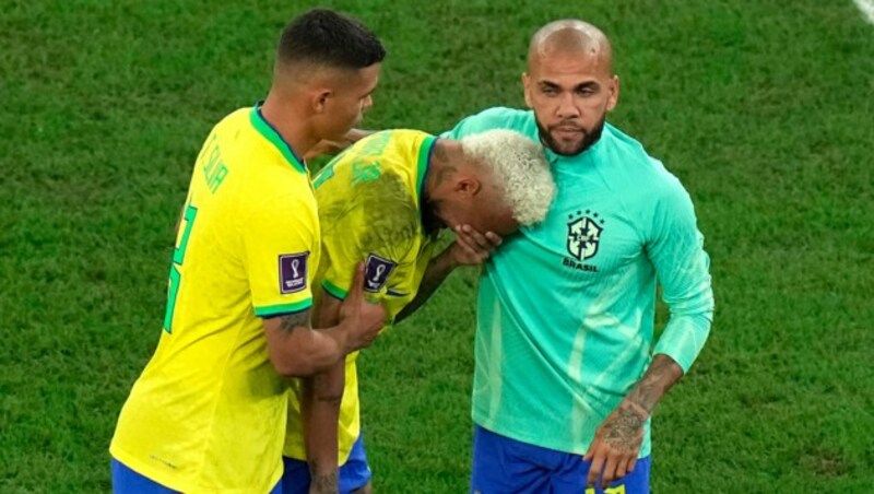 Thiago Silva (l.), Neymar (m.) und Dani Alves (r.) (Bild: Associated Press)