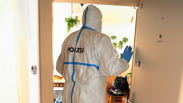Spezialisten der Spurensicherung untersuchten die Wohnung des Verdächtigen. (Bild: Rojsek-Wiedergut Uta)