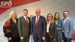 Rotes Team: Franz Schnabl mit Elvira Schmidt, Wolfgang Kocevar, Ulrike Königsberger-Ludwig, Jungkandidatin Amelie Muthsam und Rene Pfister (Bild: SPÖ NÖ / Dominik Sauer)