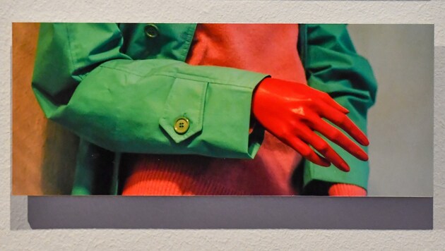 Heidi Harsieber fotografiert neuerdings auch Hände, sie arbeitet dabei mit Farbkontrasten. (Bild: Dostal Harald)