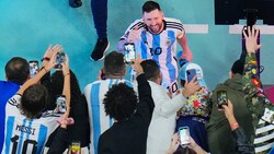 Lionel Messi wird von den Fans gefeiert. (Bild: AP)