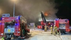 Auf der Postalm in Strobl brach in der Nacht auf Mittwoch ein Feuer aus. (Bild: Freiwillige Feuerwehr Strobl)