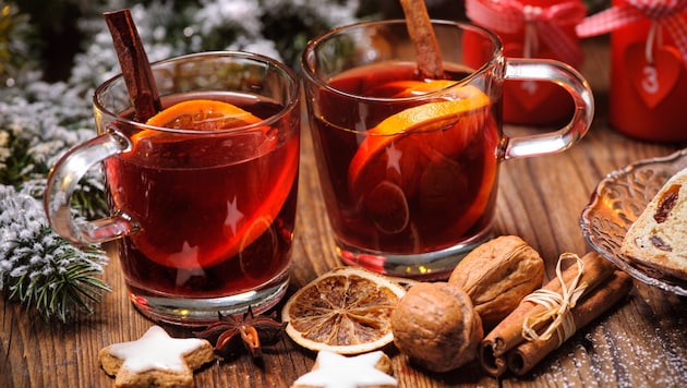 Punsch und Glühwein kann man ganz leicht selbst machen.