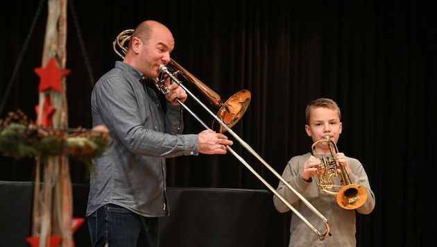 Übung macht den Meister: Stefan Spieler auf der Posaune und sein Sohn Paul mit der Trompete (Bild: Wenzel Markus)