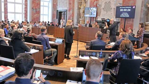 Schlagabtausch im Dezember-Landtag (Bild: Johanna Birbaumer)