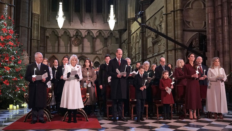 Der Weihnachts-Gottesdienst in der Westminster Abbey in London 2022. Auch dieses Jahr werden die Royal-Kinder mit Opa Charles und Camilla feiern. (Bild: ASSOCIATED PRESS)