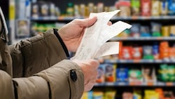 Die Supermärkte können am 31. Dezember bis 18 Uhr geöffnet sein. (Bild: Denys Kurbatov - stock.adobe.com)