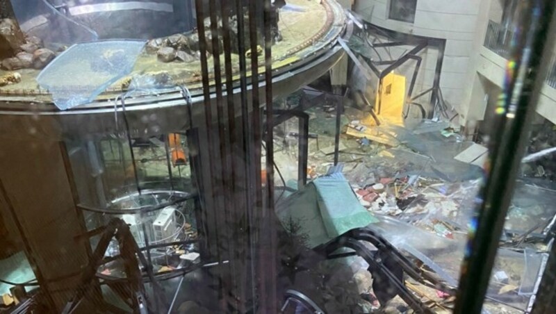 Das Innere der Hotellobby nach dem verheerenden Aquariumsbruch. (Bild: Radisson)