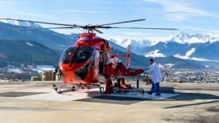 Cuando el día de esquí termina con un vuelo en helicóptero y un aterrizaje en el techo de la clínica de Innsbruck, eso no es un buen augurio para el pasajero.  (Imagen: zeitungsfoto.at)