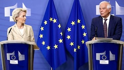 EU-Kommissionschefin Ursula von der Leyen und der Hohe Vertreter der Europäischen Union für Außen- und Sicherheitspolitik, Josep Borrell (Bild: APA/AFP/Kenzo TRIBOUILLARD)