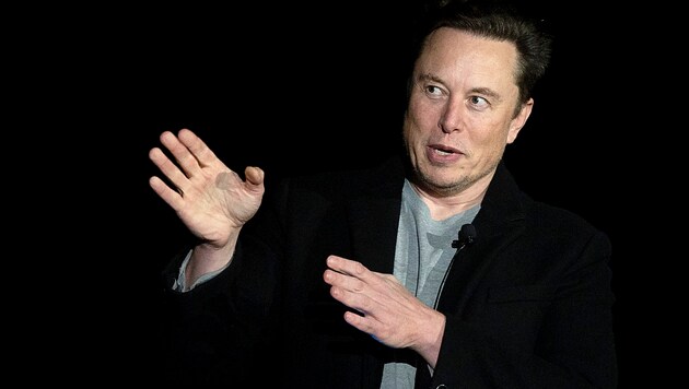 Az amerikai technológiai mogul Elon Musk az xAI nevű cégével szeretne beszállni az AI-algoritmusok virágzó piacába. (Bild: APA/AFP/JIM WATSON)