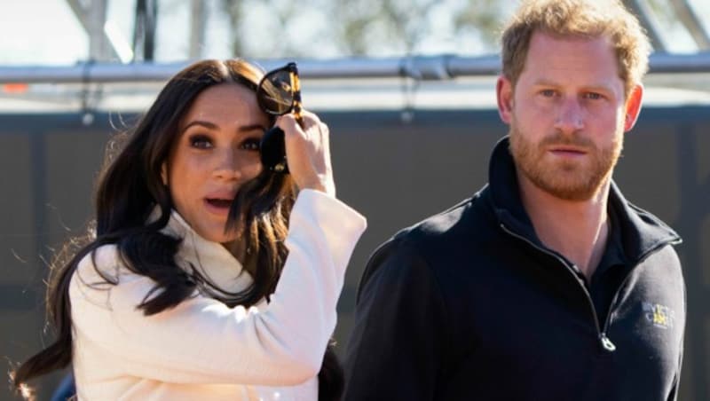 Harry und Meghan Markle im April 2022 (Bild: AP/Peter Dejong)