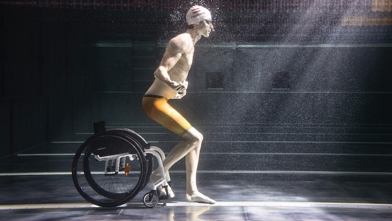 Alles geht, nur meine Beine nicht. Diese Foto von Andreas Ernhofer, das Fotograf Markus Frühmann aufgenommen hat, gewann 2022 den Fotobewerb des österreichischen Behindertensportverbands.   (Bild: www.lefti.at)