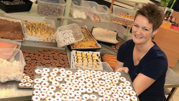 (Kekse)Backen bis die Hände rauchen. Carmen Rainer hat 300 Kilo Kekse kreiert. Aus ihrer Leidenschaft wurde ein fordernder Fulltimejob. (Bild: Rojsek-Wiedergut Uta)