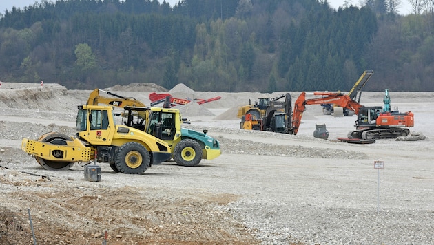 Wo einst Wald stand, ist jetzt eine Schottergrube - totes Land. (Bild: Wolfgang Spitzbart .)