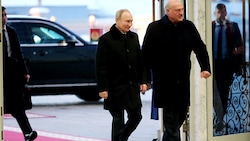 Wladimir Putin zu Besuch bei Amtskollege Alexander Lukaschenko in Minsk (Bild: APA/AFP/SPUTNIK/Konstantin ZAVRAZHIN)