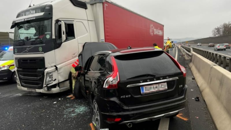 Schwerer Verkehrsunfall auf der A2 (Bild: R. Lagler/FF Raaba)