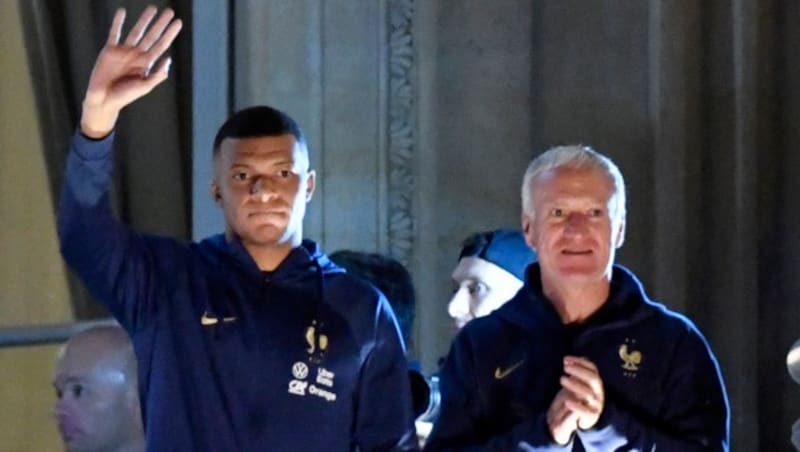 Kylian Mbappe und Didier Deschamps (Bild: AFP or licensors)