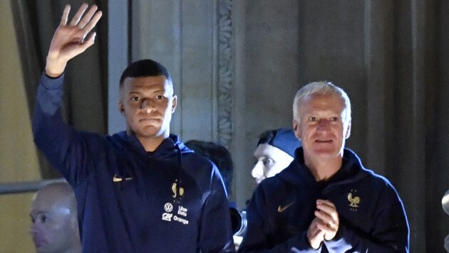 Kylian Mbappe und Didier Deschamps (Bild: AFP or licensors)